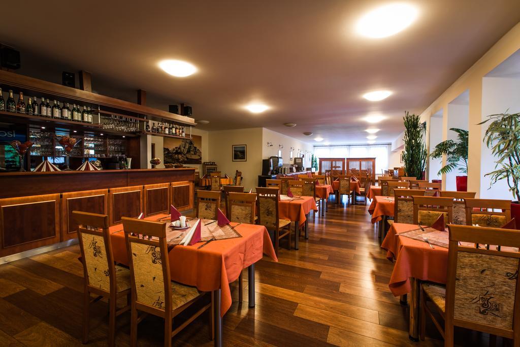 Hotel Aurum Černý Dŭl Exteriör bild