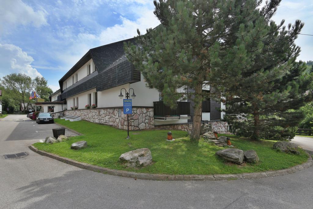Hotel Aurum Černý Dŭl Exteriör bild